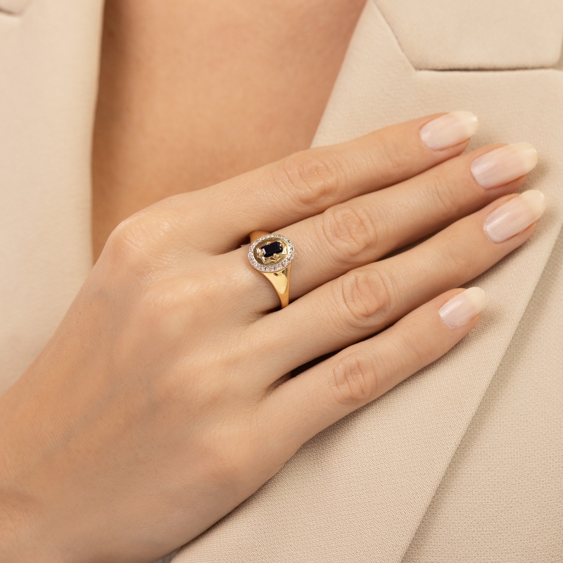 Sygnet z szafirem i diamentami (R93931 Y SA) - zdjęcie: 2