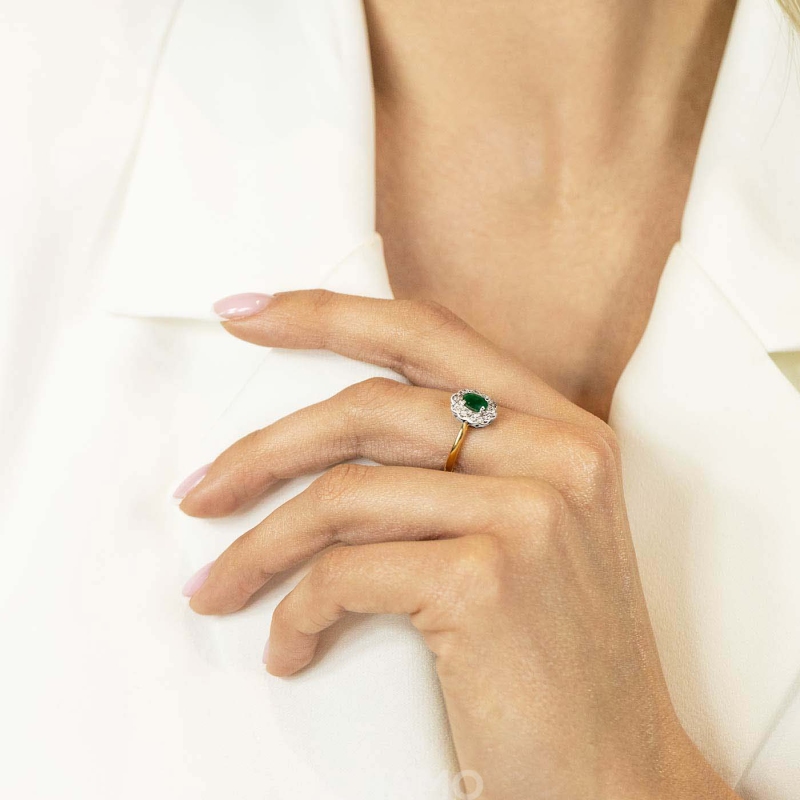 Pierścionek ze szmaragdem i diamentami (R63665 YW EM) - zdjęcie: 2