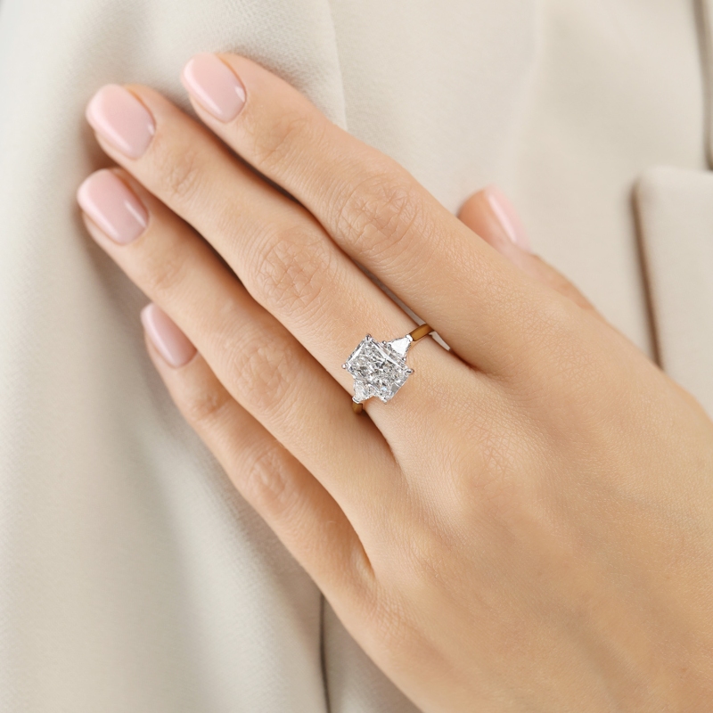 Pierścionek z diamentami laboratoryjnymi w szlifie radiant (R100735 YW LGD 3,00ct) - zdjęcie: 2