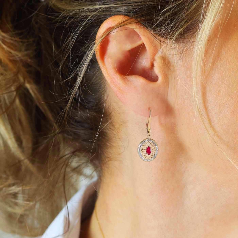Kolczyki wiszące z żółtego złota z rubinami i diamentami - 0,63 ct - ażurowa forma (E86860 Y P RU) - zdjęcie: 2