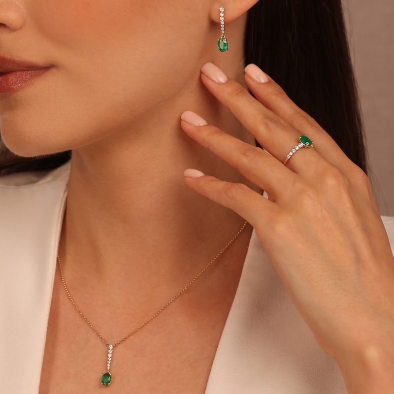 Pierścionek z żółtego złota ze szmaragdem w szlifie owalnym i diamentami na szynie (R100167 Y EM): 14 - zdjęcie: 6