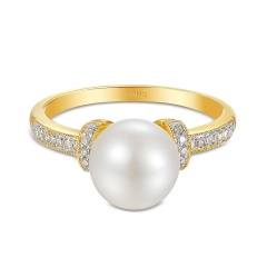 Pierścionek z perłą i diamentami