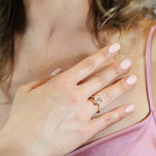 Pierścionek z białym topazem i diamentami (R86442 Y WT): 10