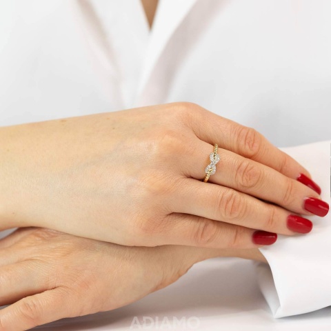 Pierścionek nieskończoność z diamentami (R86352 Y)