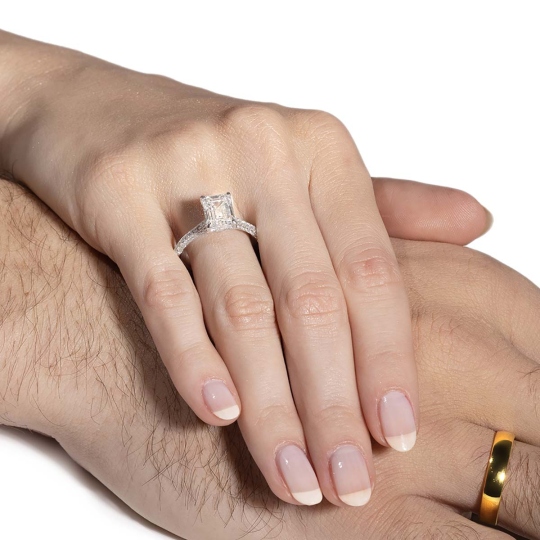 Pierścionek z diamentami, białe złoto próby 750: 8