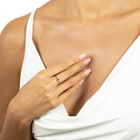 Pierścionek z rubinem i diamentami (R82445 Y RU)