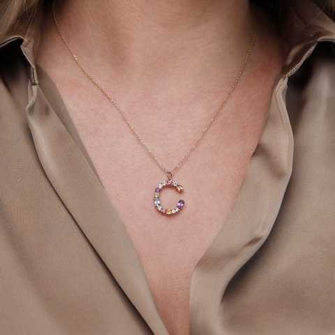 Zawieszka literka C z kolorowymi kamieniami (P85062 Y)