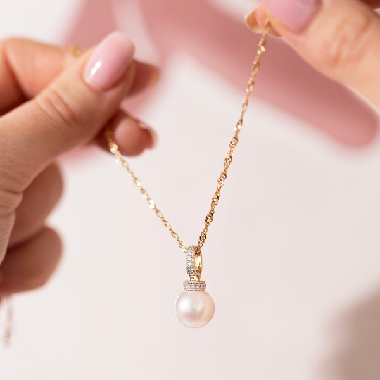 Zawieszka z perłą i diamentami