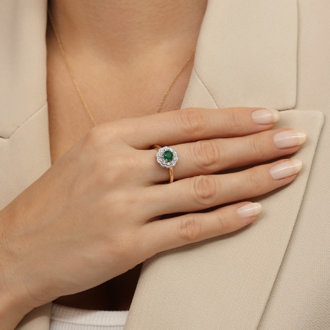 Pierścionek ze szmaragdem i diamentami (R94939 Y EM)