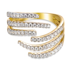 Pierścionek z diamentami laboratoryjnymi