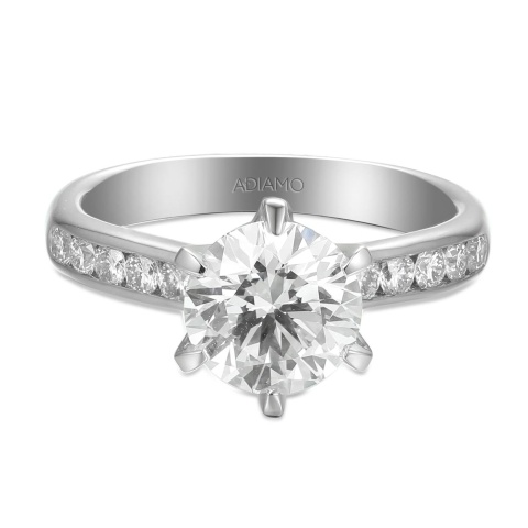 Pierścionek z diamentami laboratoryjnymi