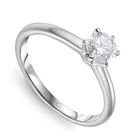 Pierścionek z diamentem laboratoryjnym