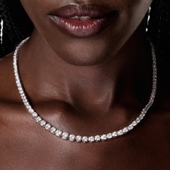 Kolia z diamentami laboratoryjnymi