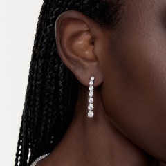 Kolczyki z diamentami laboratoryjnymi