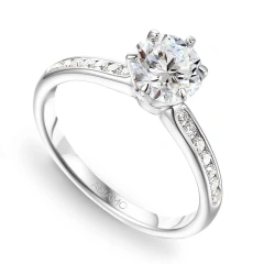 Pierścionek z diamentami laboratoryjnymi