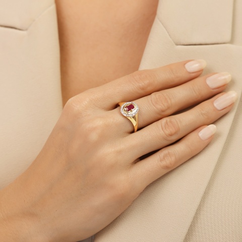 Sygnet z rubinem i diamentami (R93931 Y RU)