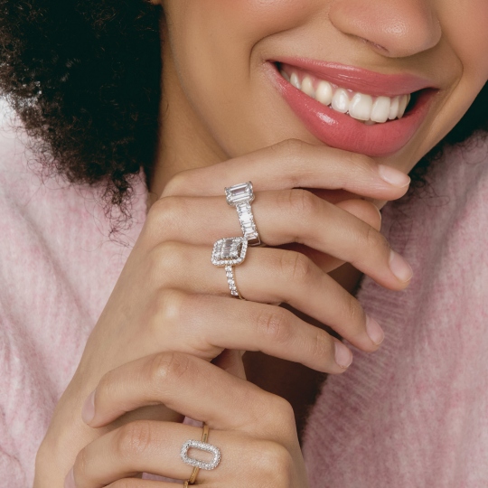 Pierścionek z diamentami laboratoryjnymi (R94454 W LGD): 10