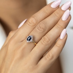 Pierścionek z szafirem i diamentami (R98879 Y SA)