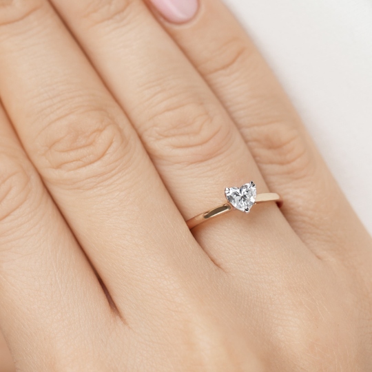 Pierścionek serce z diamentem laboratoryjnym (R96126 0,51ct YW LGD)