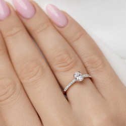 Pierścionek z diamentami laboratoryjnymi (R96117 0,51ct YW LGD): 10 - zdjęcie: 3