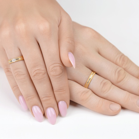 Obrączka z diamentami, 4 mm (O-R99904 YW)