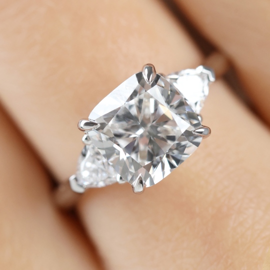 Pierścionek z diamentami laboratoryjnymi (R100737 W LGD 3,01ct)