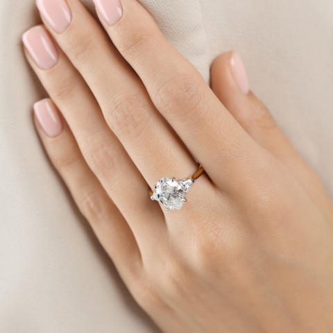 Pierścionek z diamentami laboratoryjnymi (R100736 YW LGD 3,03ct)