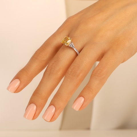 Pierścionek z żółtym diamentem laboratoryjnym (R100737 YW LGDY)