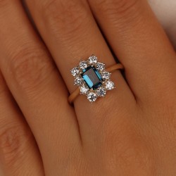 Pierścionek z żółtego złota z london blue topazem w szlifie szmaragdowym i diamentami (R102432 Y LBT): 15 - zdjęcie: 6