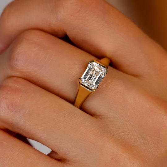 Sygnet z żółtego złota z diamentem laboratoryjnym w szlifie szmaragdowym - 2,00 ct (R97667 YW LGD 2,06ct): 10