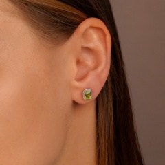 Kolczyki z żółtego złota - wiszące z perydotami i diamentami - sztyft 1,41ct (E62904 Y S PT)