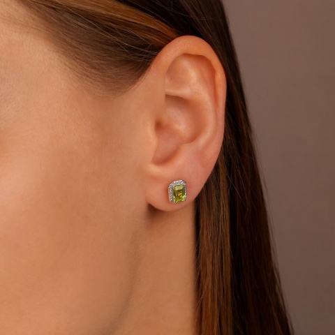 Kolczyki z żółtego złota - wiszące z perydotami i diamentami - sztyft 1,41ct (E62904 Y S PT)