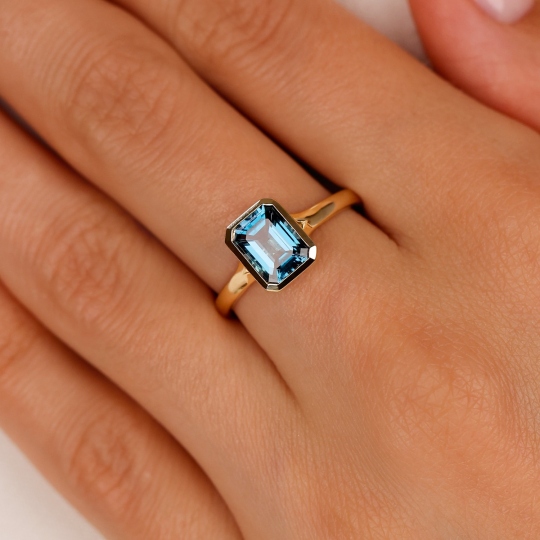 Pierścionek z żółtego złota z london blue topazem w szlifie szmaragdowym - 1,89 ct (R93955 Y LBT): 16