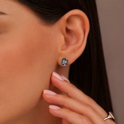 Kolczyki z żółtego złota z london blue topazami w szlifie szmaragdowym - sztyft - 2,57 ct (E93955 Y LBT) - zdjęcie: 3