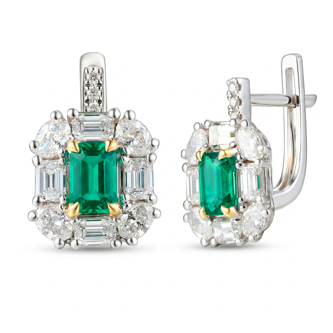 Kolczyki z dwukolorowego złota ze szmaragdami w szlifie emerald i diamentami (E102442 YW A EM)