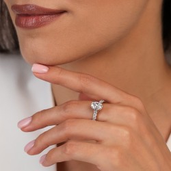 Pierścionek z dwukolorowego złota z diamentem laboratoryjnym w szlifie owalnym z brylantami na szynie - 1,50 ct (R95422 YW LGD 1,53ct): 10 - zdjęcie: 7