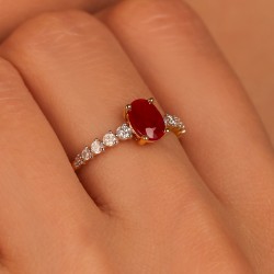 Pierścionek z żółtego złota z rubinem w szlifie owalnym i diamentami na szynie (R100167 Y RU): 15 - zdjęcie: 6